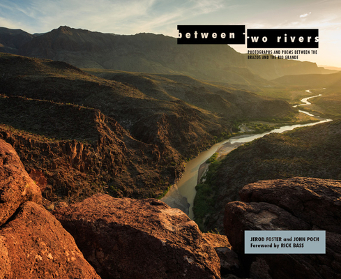 Between Two Rivers: Photographs and Poems between the Brazos and the Rio Grande (Grover E. Murray Studies in the American Southwest)