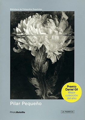 Pilar Pequeo: PHotoBolsillo (Biblioteca De Fotografos Espanoles/ Library of Spanish Photographers)